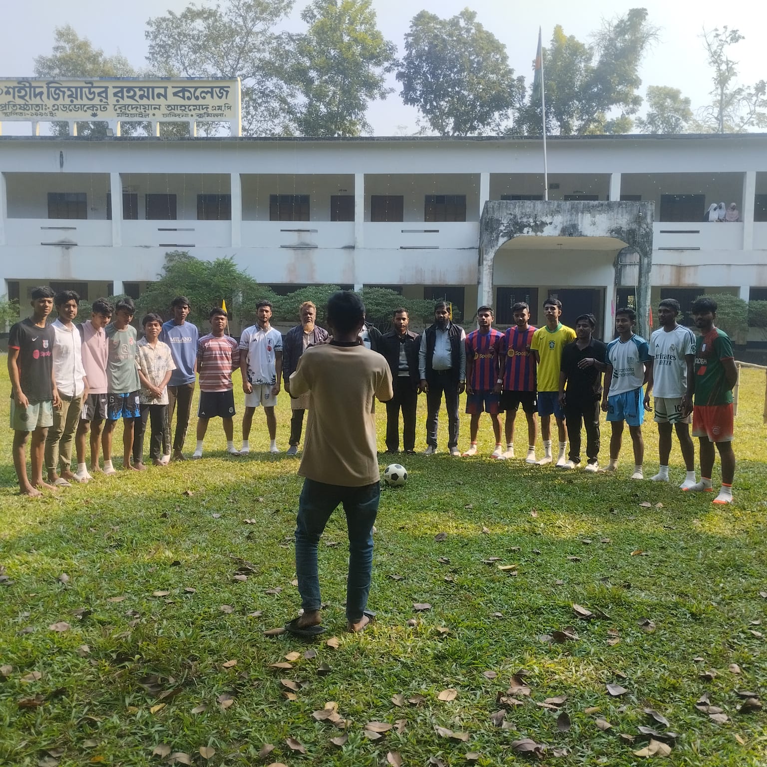 মহান বিজয় দিবস -২০২৫ উপলক্ষ্যে একাদশ ও দ্বাদশ শ্রেণির মধ্যে আয়োজিত  প্রীতি ফুটবল ম্যাচ